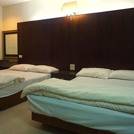 Hua Bin Hotel Yilan Buitenkant foto