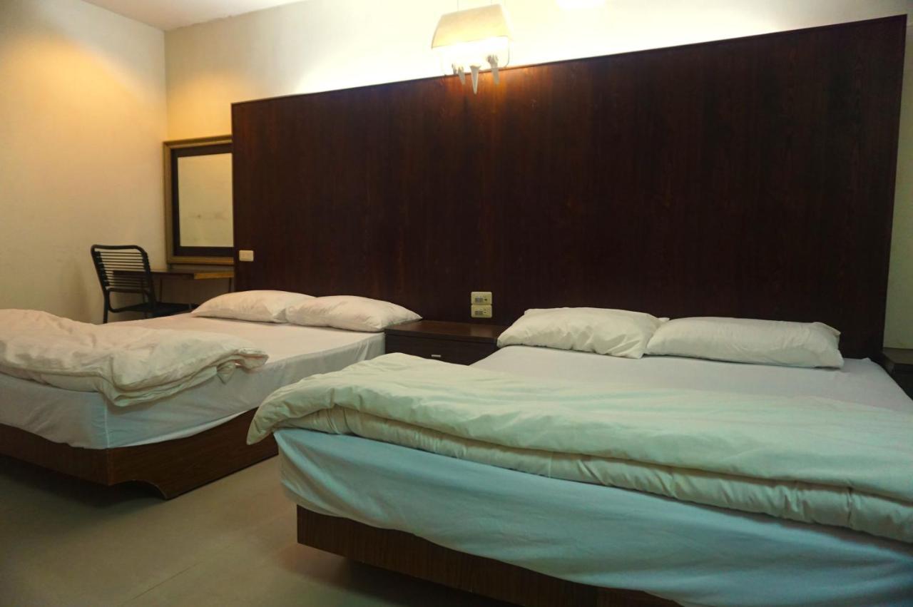 Hua Bin Hotel Yilan Buitenkant foto