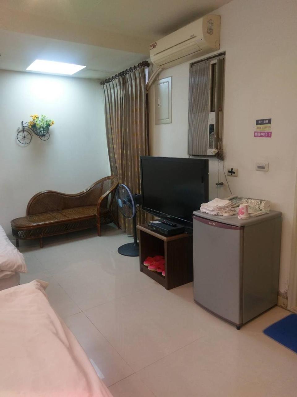Hua Bin Hotel Yilan Buitenkant foto