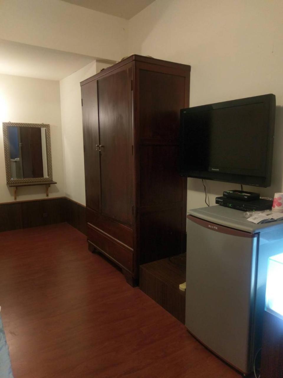Hua Bin Hotel Yilan Buitenkant foto