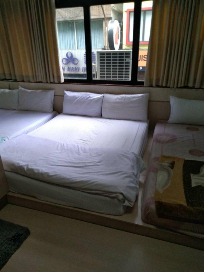 Hua Bin Hotel Yilan Buitenkant foto