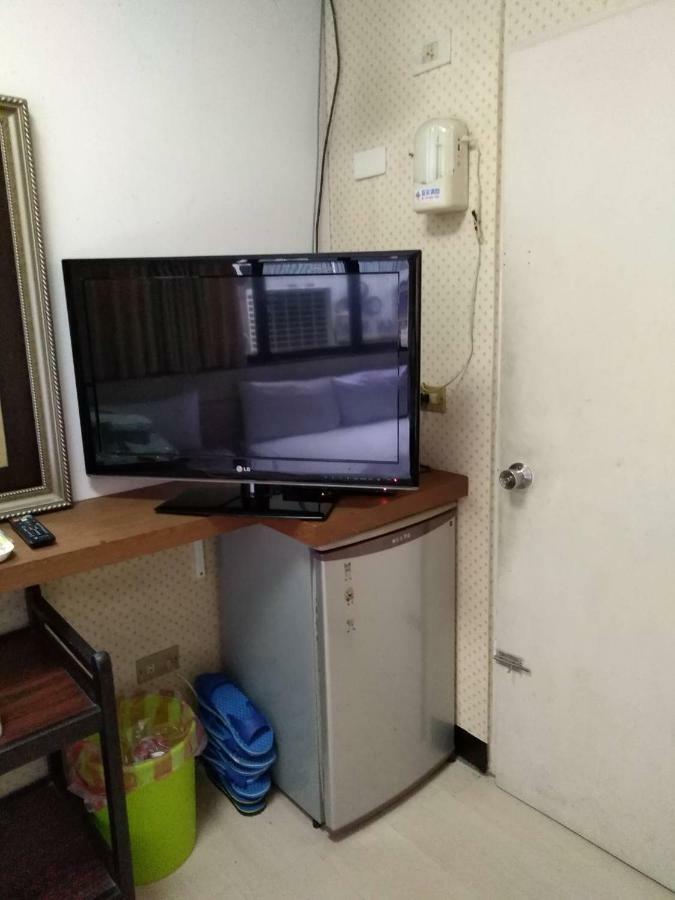 Hua Bin Hotel Yilan Buitenkant foto