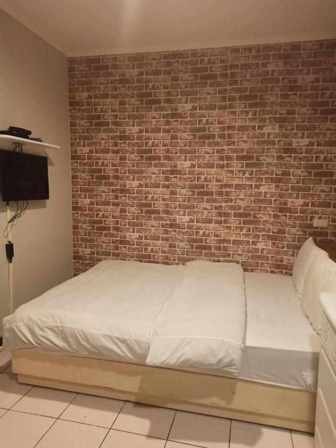 Hua Bin Hotel Yilan Buitenkant foto