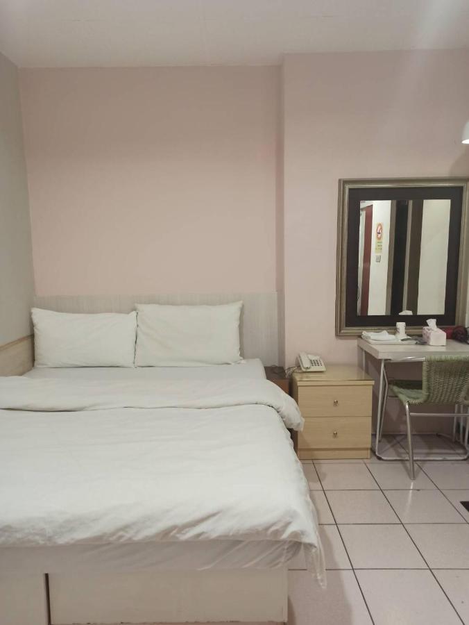 Hua Bin Hotel Yilan Buitenkant foto