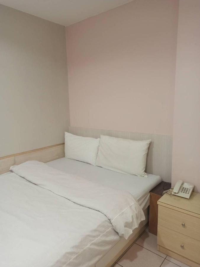 Hua Bin Hotel Yilan Buitenkant foto